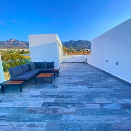 Azure Pearl Oceanfront Loft Spacious Rooftop Terrace Pool Agios Nikolaos (Famagusta)