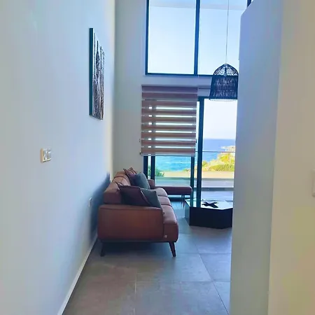 Azure Pearl Oceanfront Loft Spacious Rooftop Terrace Pool Agios Nikolaos (Famagusta)