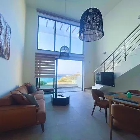 Azure Pearl Oceanfront Loft Spacious Rooftop Terrace Pool *