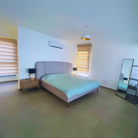 Azure Pearl Oceanfront Loft Spacious Rooftop Terrace Pool Appartamento *