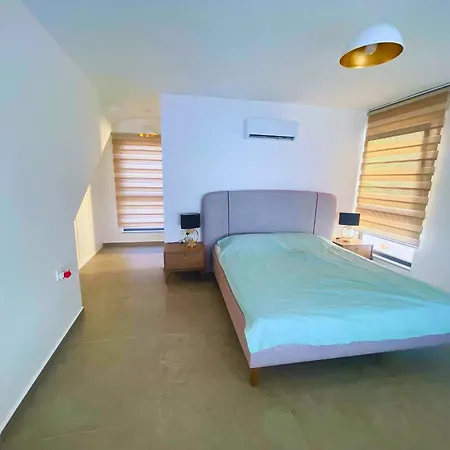 Διαμέρισμα Azure Pearl Oceanfront Loft Spacious Rooftop Terrace Pool