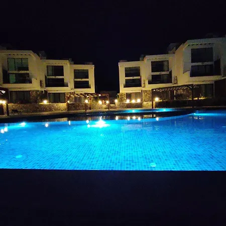 Διαμέρισμα Azure Pearl Oceanfront Loft Spacious Rooftop Terrace Pool *