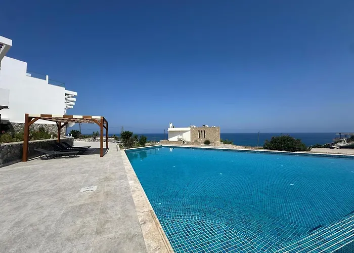 Azure Pearl Oceanfront Loft Spacious Rooftop Terrace Pool Apartmán *