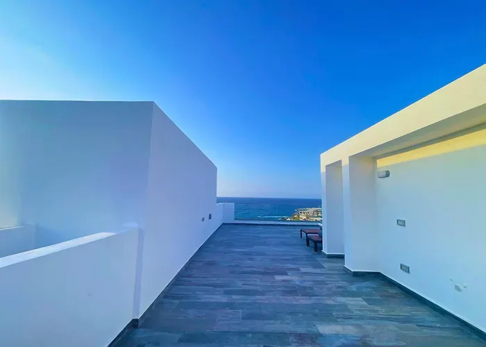 Azure Pearl Oceanfront Loft Spacious Rooftop Terrace Pool *