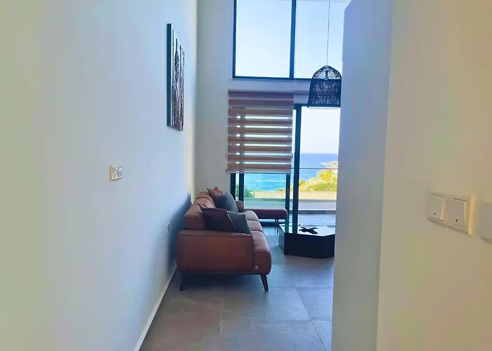 Azure Pearl Oceanfront Loft Spacious Rooftop Terrace Pool Agios Nikolaos (Famagusta)