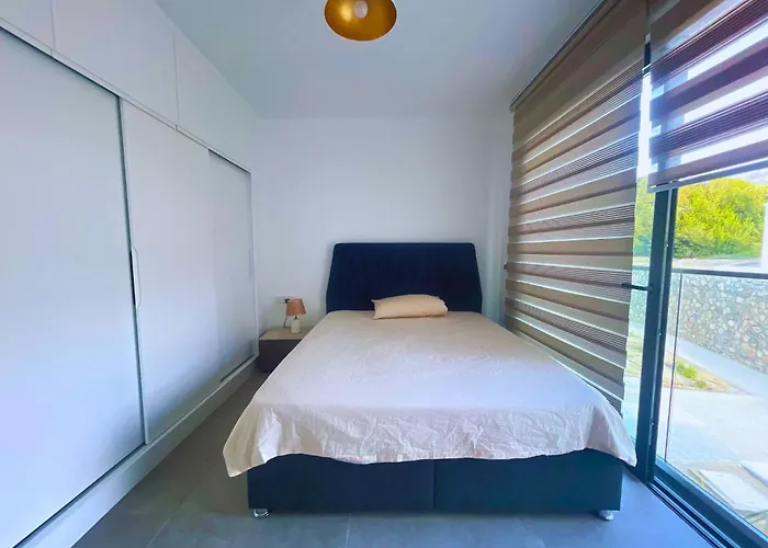 Azure Pearl Oceanfront Loft Spacious Rooftop Terrace Pool Apartmán *