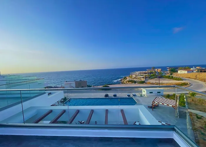 Apartmán Azure Pearl Oceanfront Loft Spacious Rooftop Terrace Pool Agios Nikolaos (Famagusta)