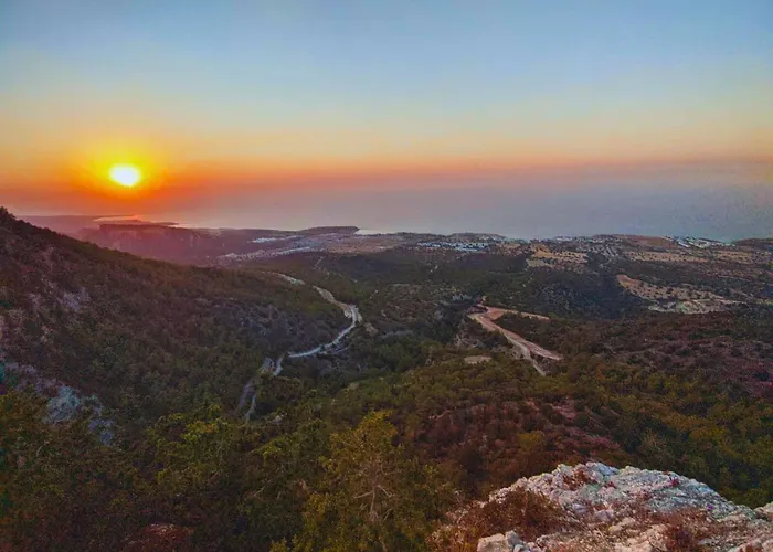 Azure Pearl Oceanfront Loft Spacious Rooftop Terrace Pool Agios Nikolaos (Famagusta)