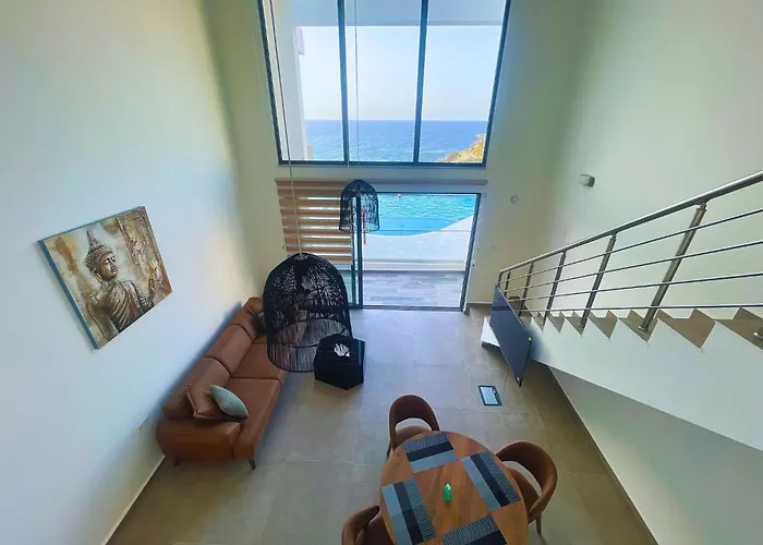 Azure Pearl Oceanfront Loft Spacious Rooftop Terrace Pool Apartmán *