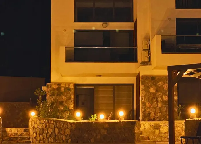 Azure Pearl Oceanfront Loft Spacious Rooftop Terrace Pool Agios Nikolaos (Famagusta)