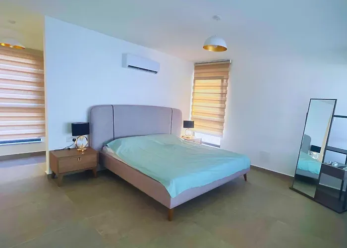 Azure Pearl Oceanfront Loft Spacious Rooftop Terrace Pool Apartmán *